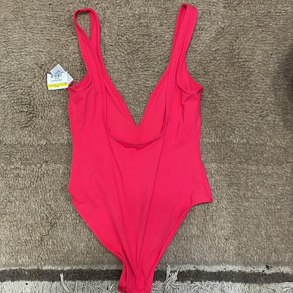 L Space One Piece Swimsuit in Hot Cherry Pink Size Small New - Picture 5 of 8